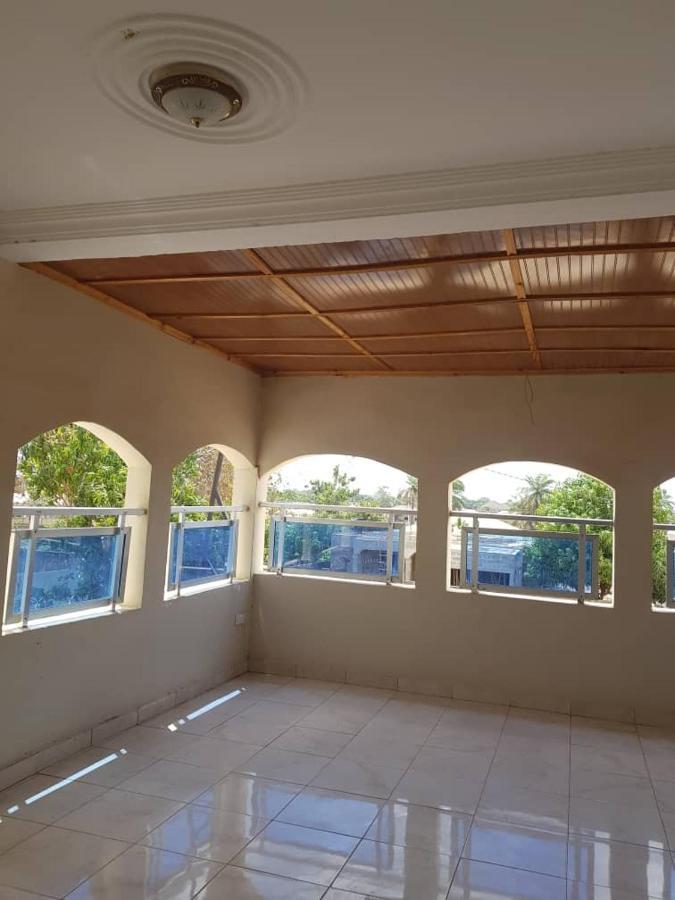 Touray Guest House Old Yundum Exterior foto