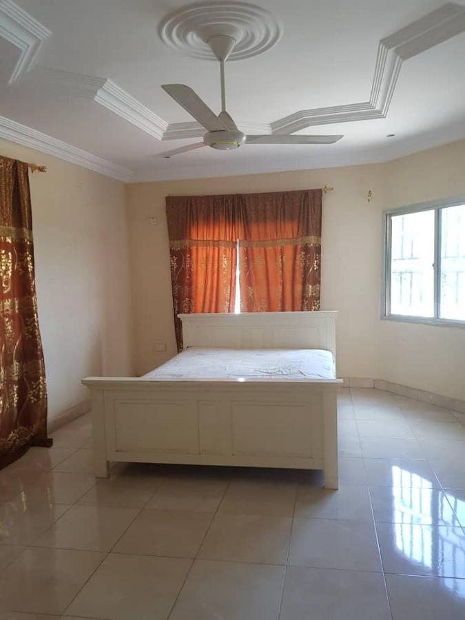 Touray Guest House Old Yundum Exterior foto